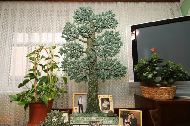 Juliaus ir Aldonos Kuodžių svetainėje – žalias šeimos ąžuolas. I. Stulgaitės – Kriukienės nuotr.