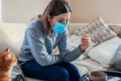 Seimas antradienį padidino baudas už karantino taisyklių pažeidimus, tačiau nepritarė Vyriausybės siūlymui sugriežtinti laisvės atėmimo bausmes, jei būtų įrodyta žmogaus kaltė dėl viruso išplitimo.