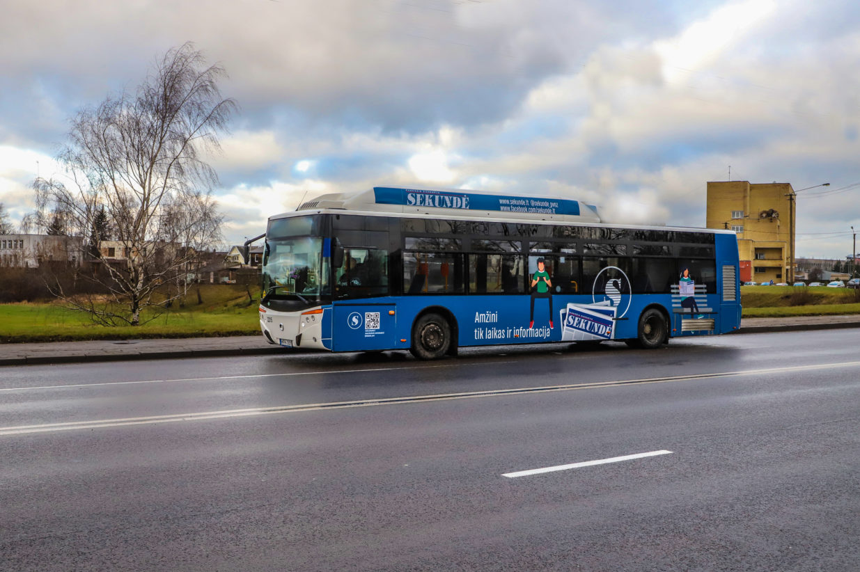 Šalyje paskelbus karantiną, įsigaliojo naujos taisyklės ir visuomeniniam transportui. Tačiau pirmąją jų taikymo dieną specialiai reguliuoti keleivių srautų Panevėžyje neprireikė: keliaujančiųjų ir taip drastiškai sumažėjo.