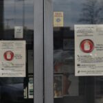 Lietuvoje trečiadienį sušvelninus karantino sąlygas ir leidus teikti kai kurias paslaugas, ne visi laikėsi nurodytų taisyklių.