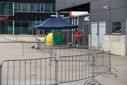 Mobilūs COVID-19 patikros punktai visoje Lietuvoje, išskyrus Vilnių, dėl reagentų trūkumo dirbs trumpiau.