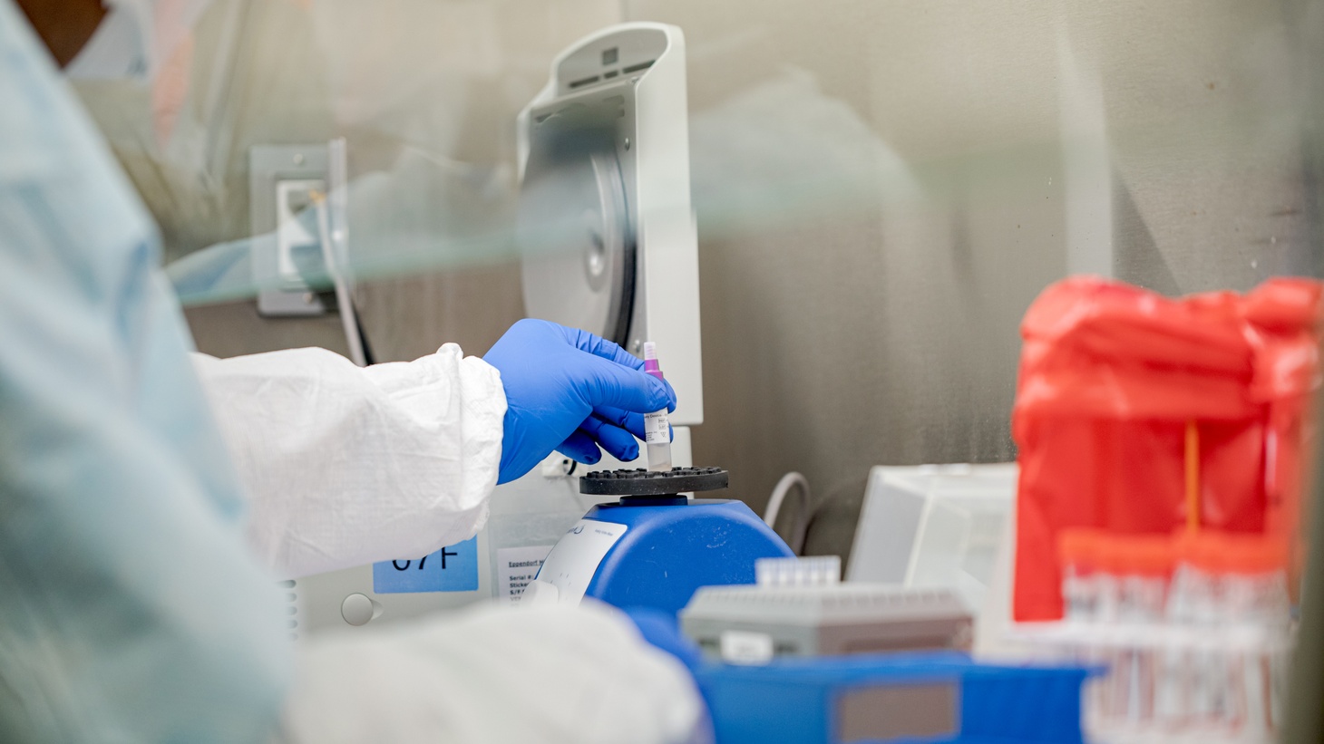 Lietuvoje iki trečiadienio ryto atlikti 935 koronaviruso tyrimai, infekcija patvirtinta 26 žmonėms, visi atvejai kol kas yra atvežtiniai.