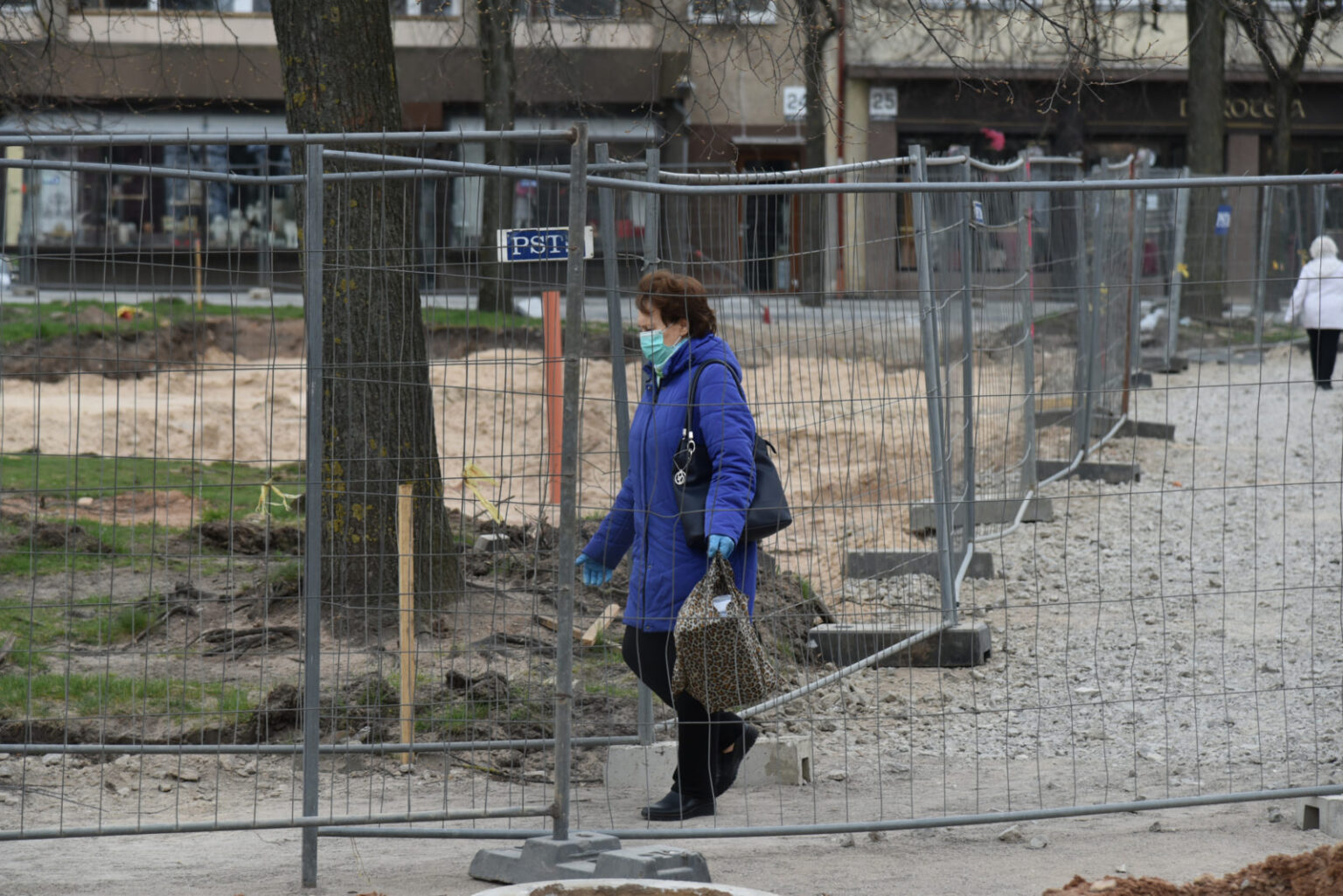 Siūloma leisti nedėvėti veido kaukių profesionaliems sportininkams treniruočių metu bei būnant erdvėse, nutolusiose nuo gyvenamųjų vietų, sako Sveikatos apsaugos ministras Aurelijus Veryga.