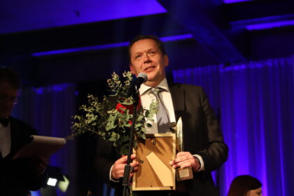 Medikai nėra dievai ar stebukladariai, bet geba sukurti stebuklą. Auksinių rankų meistru vadinamas Respublikinės Panevėžio ligoninės Intervencinės radiologijos skyriaus vedėjas gydytojas radiologas, medicinos mokslų daktaras Andrius Pranculis yra vienas tų, ant kurio operacinio stalo atgulę pacientai gali švęsti savo antrąjį gyvenimą.