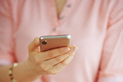 Šios Velykos bus neįprastos visiems – su artimaisiais daugelis sekmadienį bendraus, kiaušinius margins ir daužys naudodamiesi internetu. Ir čia laimės ne kiečiausi ar gražiausi kiaušiniai, o kokybiškiausias ryšys. Kalbame ne tik apie tarpusavio santykius ir pagarbą, bet ir apie geriausią karantino internetą. Koks jis?