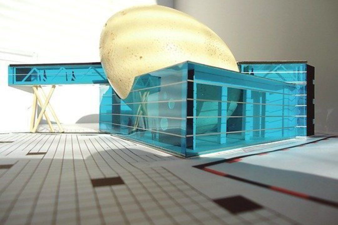 Dailės galerijos priestato projektą – kiaušinį – labai palankiai įvertino Architektų taryba, tačiau jo teko atsisakyti paveldosaugininkams įžvelgus, jog toks statinys Respublikos gatvėje sudarkys Panevėžio senamiestį, taps jo svetimkūniu. „Sekundės“ archyvo nuotr.