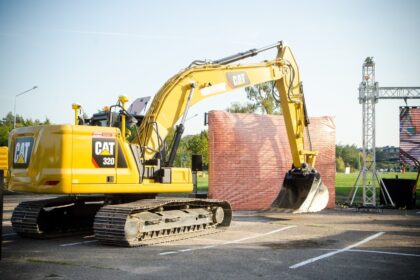 Kaime stovėjęs ekskavatorius nepraslydo pro akis vagims.