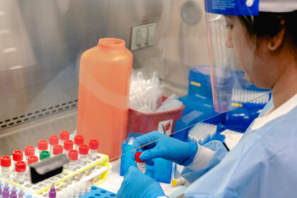 Lietuvoje per pastarąją parą patvirtinti septyni nauji ligos atvejai, šeštadienį pranešė Nacionalinis visuomenės sveikatos centras.