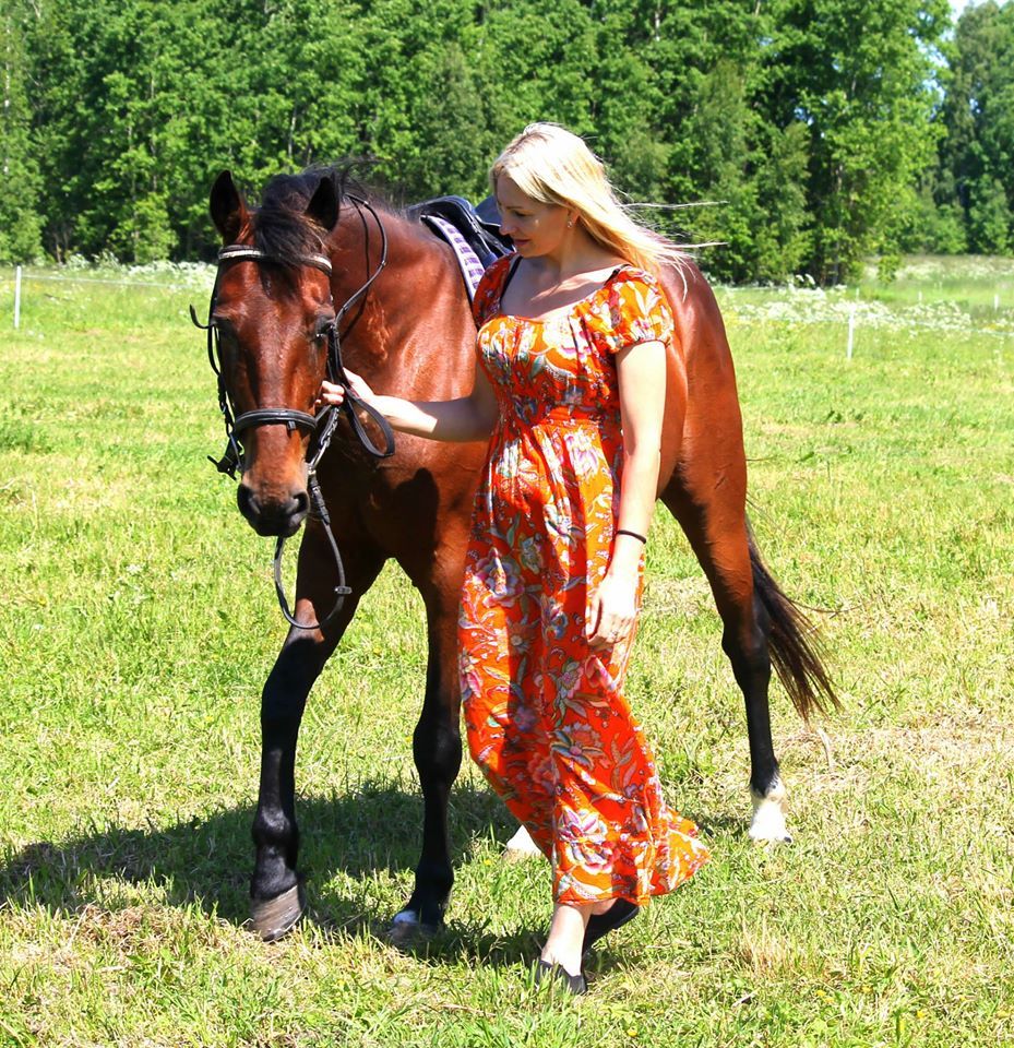 Kadaise Vokietijoje senukus slaugiusi ir atsitiktinai pieštuką į rankas paėmusi B. Dapkienė tuomet nė nenumanė, kad ateis laikas, kai jos darbai kabės parodose ir bus perkami meno gerbėjų. Asmeninio archyvo nuotr.