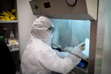 Per praėjusią parą Lietuvoje nustatyti keturi nauji koronaviruso atvejai, bendras atvejų skaičius siekia 1423, antradienį pranešė Sveikatos apsaugos ministerija.