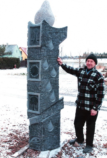 Gausybės meno kūrinių autorius Vytautas Jasinskas žino, kad kiekvienas akmuo turi savo ypatybių, galimybių ir paslapčių. Be to, nors ir atrodo amžinas, akmuo keičiasi. ASMENINIO ARCHYVO nuotr. 