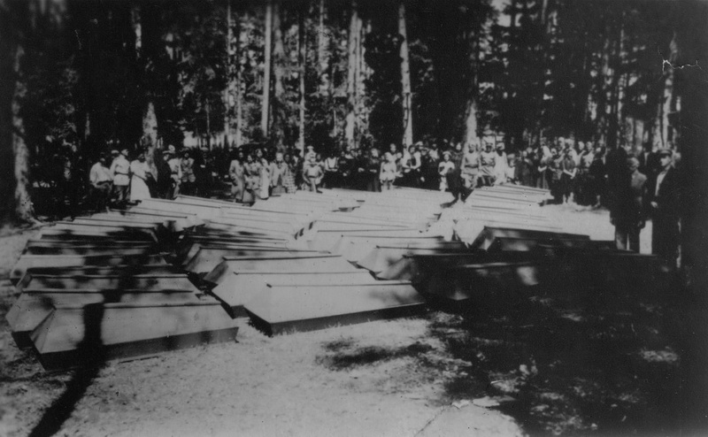 Žudynės Kaizerlingo miškelyje pradėtos tirti tik po trejų metų, karui jau einant į pabaigą. Tuomet, 1944-ųjų spalio pabaigoje pradėti atkasti ir aukų palaikai – tarp jų ir čia sušaudytų žydų. PANEVĖŽIO ŽYDŲ BENDRUOMENĖS nuotr.