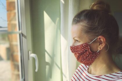 Sveikatos apsaugos ministras Aurelijus Veryga sako, jog Lietuva, penktadienio duomenimis, neatitinka vieno iš Vyriausybės patvirtintų kriterijų, kada būtų galima atšaukti karantiną, bet primena, jog jie – rekomendaciniai.