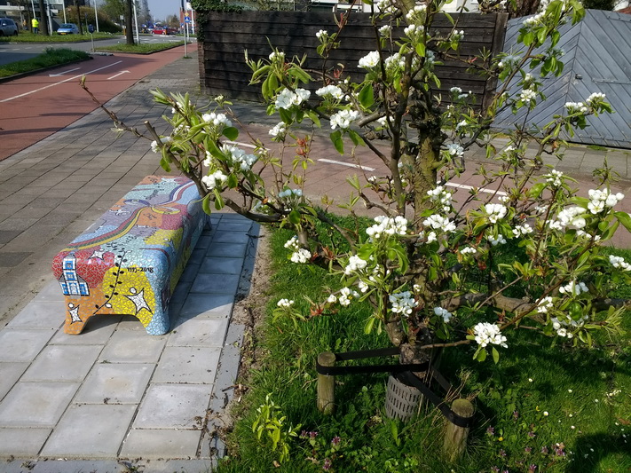 Jei kada lankysitės Guso mieste, Zėlando provincijoje, Nyderlanduose, nenustebkite netoli geležinkelio stoties išvydę užrašą, skelbiantį, jog čia įsikūrusi Panevėžio aikštė, o joje – mozaikiniai žavūs suoleliai su Aukštaitijos sostinės vaizdais. ASMENINIO ARCHYVO nuotr. 