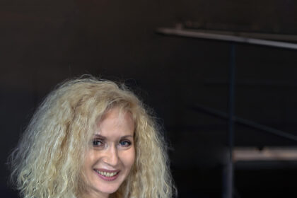 Birželio 6-ąją gražią sukaktį pasitinkanti Juozo Miltinio dramos teatro aktorė Eleonora Koriznaitė, regis, sudarė sandorį su laiku: bėgantys metai ją užaugino profesiškai, apdovanojo išmintimi ir ramybe, o jos grožiui suteikė paslaptingumo ir rafinuoto žavesio.