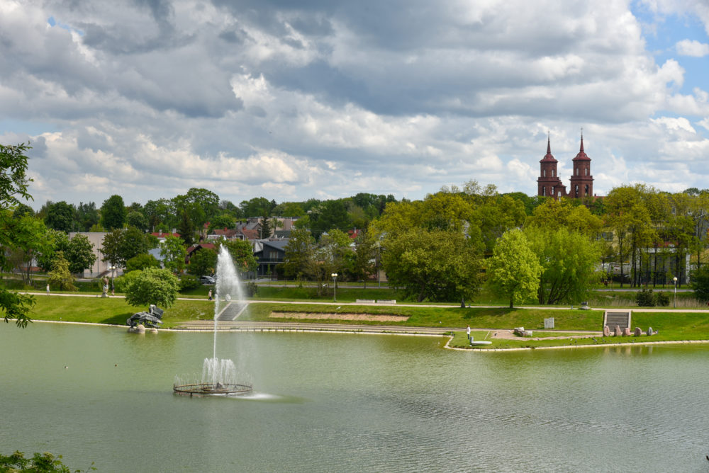 Panevėžio savivaldybės užsakymų sutvarkyti Senvagę ir Bendruomenių rūmų prieigas siekusiai statybų kompanijai „JK ranga“ – prastos žinios iš teismo.