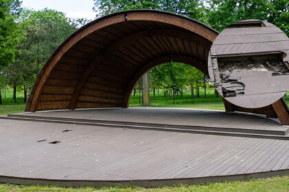 Nuotolinis mokymas gali parodyti ne tik mokinių žinias bei gabumus, bet ir europinio projekto vertę. Ramygalos gimnazijos mokytojo Egidijaus Marozo šuoliukai tiesiogiai filmuojamoje kūno kultūros pamokoje vos prieš kelis mėnesius pastatytoje miestelio lauko scenoje baigėsi anekdotu, visai nejuokingu rangovams.