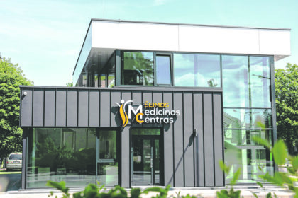 Liepos mėnesį Ramygalos g. atidaroma nauja šeimos klinika – Panevėžio šeimos medicinos centras. Į ją pakviesti dirbti jauni gydytojai, kurie jau spėjo įgyti žmonių pasitikėjimą. Medicinos centro vadovė Ieva Milinskaitė sakė, jog turi aiškią klinikos darbo viziją, nes tai jos ilgai brandinta svajonė.