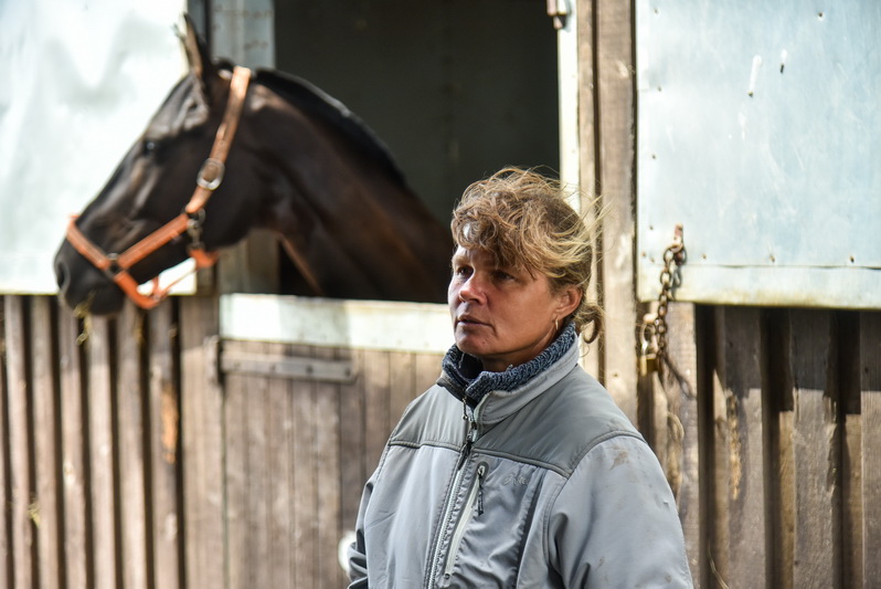 Daiva Zavadskienė – miesto vaikas, bet paauglystėje taip susižavėjo žirgais, kad be jų dabar neįsivaizduoja gyvenimo. P. ŽIDONIO nuotr. 