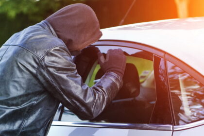 Panevėžio rajone nerakintus automobilius palikę jų savininkai patyrė nuostolių.