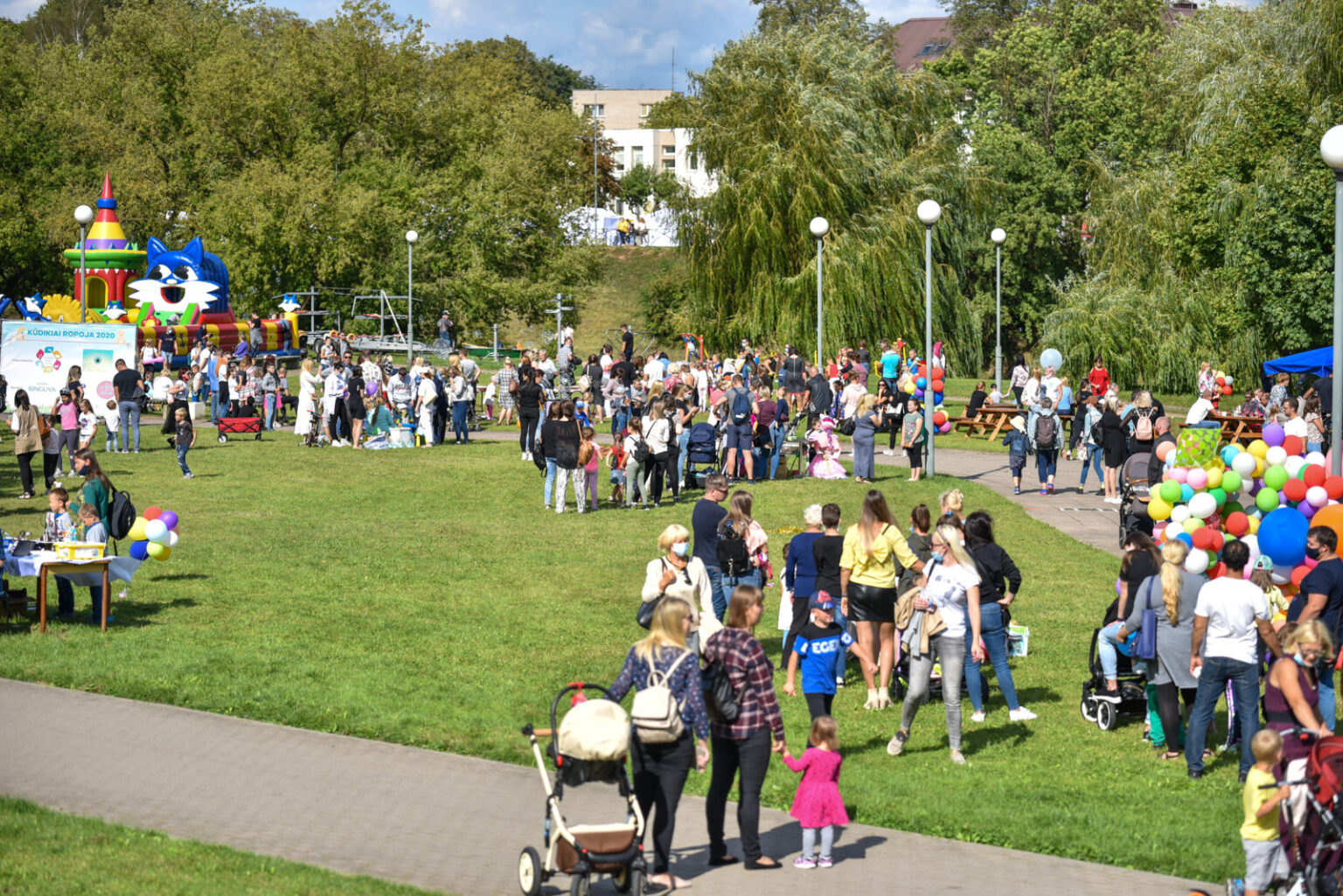 Praūžė 517-asis Panevėžio gimtadienis ir miestas grįžta į įprastas vėžes. Didžiausia metų šventė panevėžiečiams įstrigo ne tik dėl neįprasto jos organizavimo. Kai kurie iš renginių grįžo sugelti bičių.