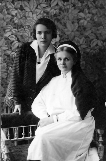 Ligoninės vyriausioji gailestingoji medicinos sesuo J. Kurcer įvertinta Tarptautiniu Raudonojo Kryžiaus aukščiausiu medicinos seserų apdovanojimu – Florens Naitingeil medaliu. PANEVĖŽIO ŽYDŲ BENDRUOMENĖS nuotr.