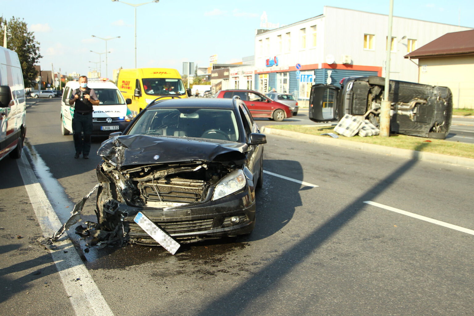 Penktadienio popietę vairuotojams pritrūko atidumo.