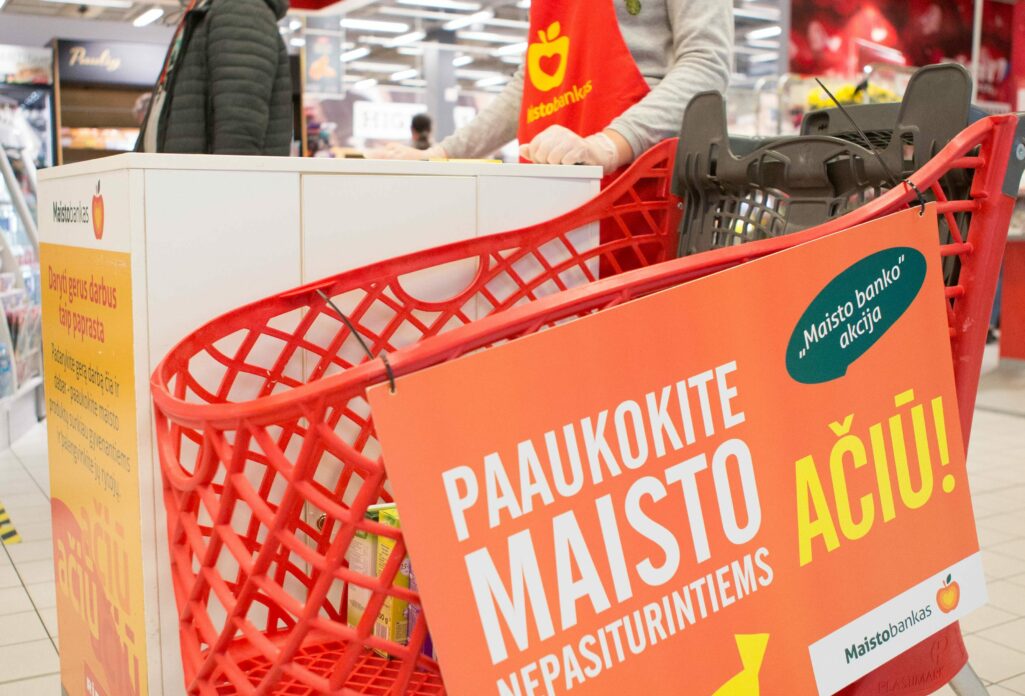 Savaitgalį vykusioje „Maisto banko“ akcijoje geradariai šalies gyventojai nepasiturinčių maitinimui paaukojo daugiau nei 287 tūkst. vienetų įvairių maisto produktų, kurių vertė viršija 300 tūkst. eurų.