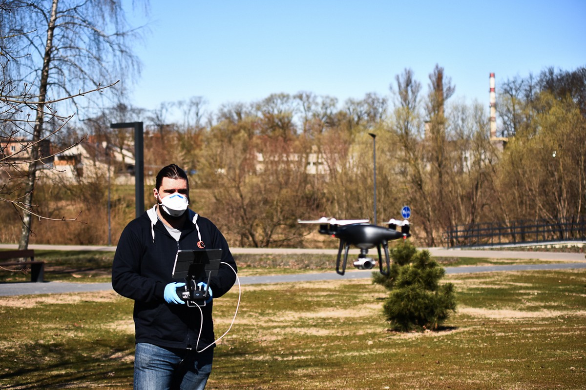 Aštuonerius metus atidavęs Jungtinės Karalystės mokslo bendruomenei, Mindaugas Dzikaras grįžo į gimtąjį Panevėžį. Dabar jis dirba tam, kad pasaulis būtų draugiškesnis ir gražesnis ateities kartoms – kuria žaliąsias biotechnologijas, padėsiančias sumažinti aplinkos taršą.