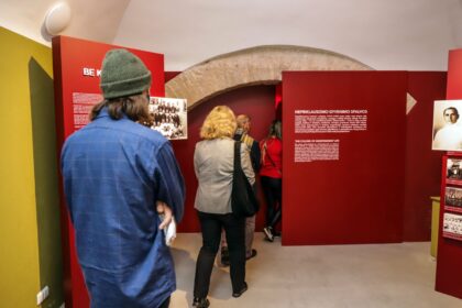 Po daugiau nei dvejus metus trukusios Panevėžio kraštotyros muziejaus rekonstrukcijos panevėžiečiai susidomėję plūdo apžiūrėti pokyčių.