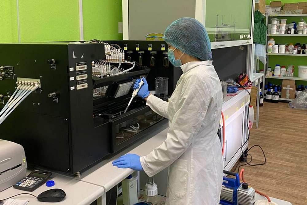 Visam pasauliui ieškant būdų, kaip nugalėti COVID-19 virusą, į kovą su juo stojo ir Panevėžio verslas. Prieš metus panevėžiečių įkurtas biotechnologijų startuolis „IZZY Biotech“ pradėjo koronavirusui atpažinti skirtų molekulinių diagnostikos rinkinių gamybą.