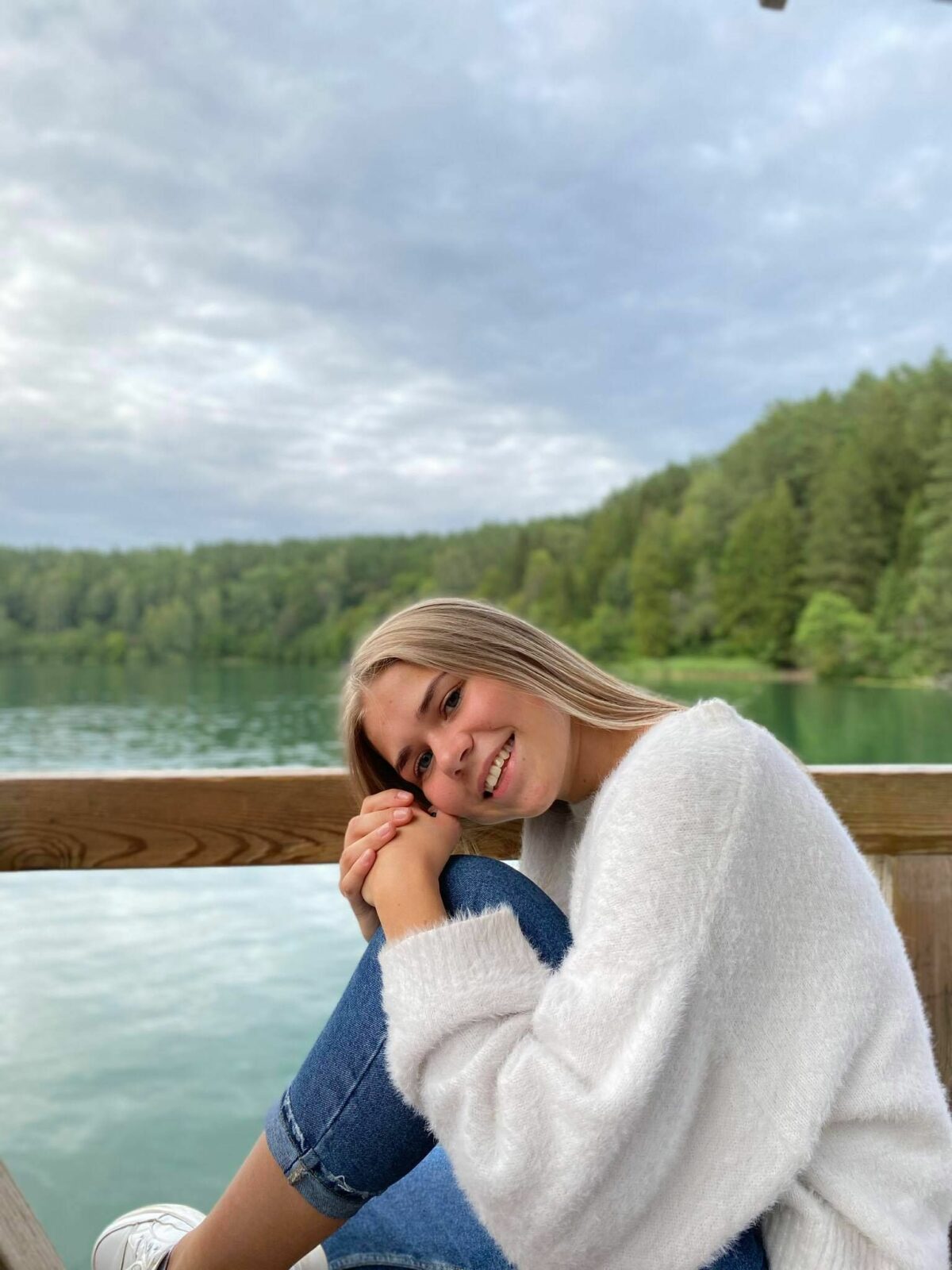 Pradinio ugdymo pedagogikos ir ankstyvojo užsienio kalbos mokymo studijas A. Malkevičiūtė sako pasirinkusi ne iš išskaičiavimo, o iš pašaukimo, net nežinodama apie valstybės paramą būsimiems pedagogams. Asmeninio archyvo nuotr.