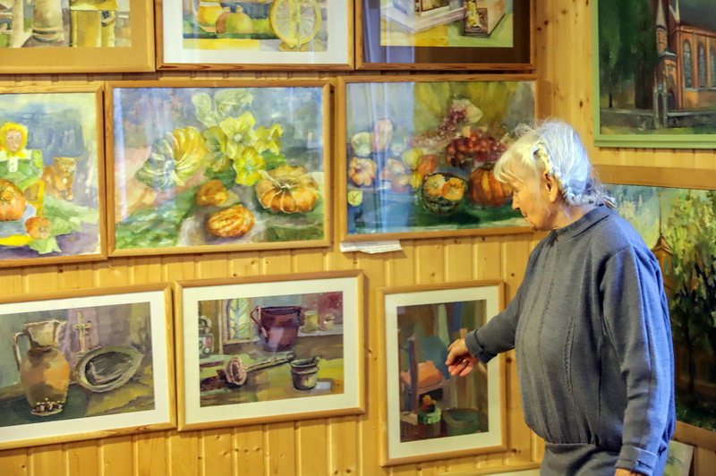 Tautodailininkės drobėse įamžintos pievos, laukai ir darželių gėlės. I. STULGAITĖS-KRIUKIENĖS nuotr.