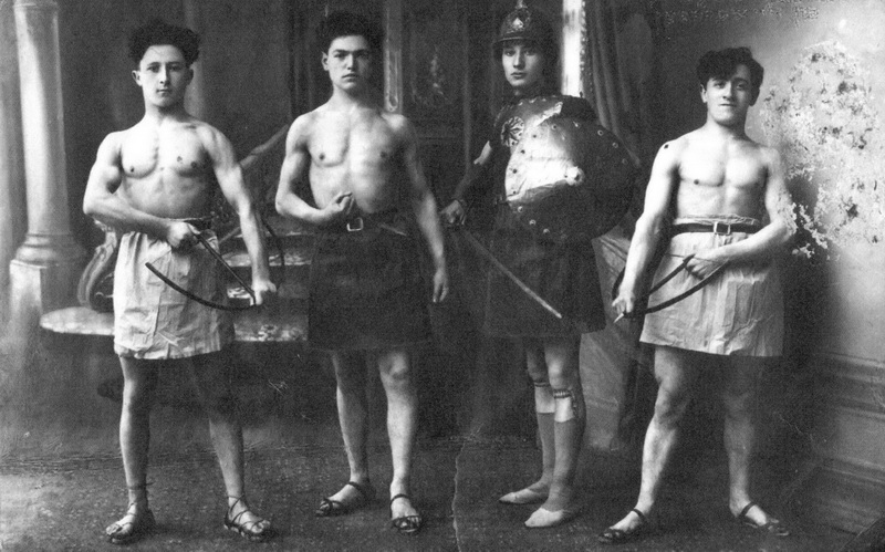 Panevėžio žydų jaunimo liaudies teatro artistai. PANEVĖŽIO MIESTO ŽYDŲ BENDRUOMENĖS nuotr.