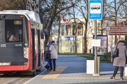 Onkologiniai ligoniai nuo kitų metų visoje šalyje galės autobusais važiuoti pigiau.