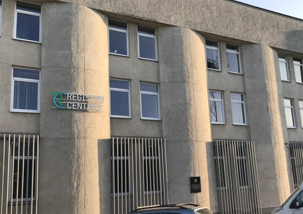 Šią savaitę įsigaliojus naujiems judėjimo ribojimais ir jų kontrolei, vis daugiau žmonių kreipiasi į Registrų centrą su prašymu išduoti pažymą apie asmens deklaruotą gyvenamąją vietą, kuri gali būti pateikta kaip vienas iš įrodymų, pagrindžiančių būtinybę vykti į kitą savivaldybę.