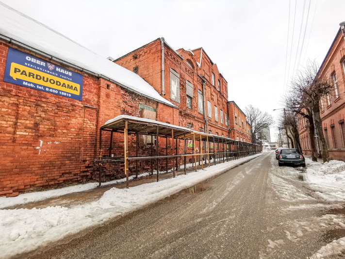 Jau pavasarį prasidės Kranto gatvės rekonstrukcija. Verslininkai žada atnaujinti ir konservų fabriko išorę, kad laiko suniokotas pastatas nedarkytų naujojo gatvės vaizdo. I. STULGAITĖS-KRIUKIENĖS nuotr.