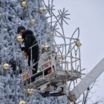 Panevėžys atsisveikina su šiųmete gražuole kalėdine egle.