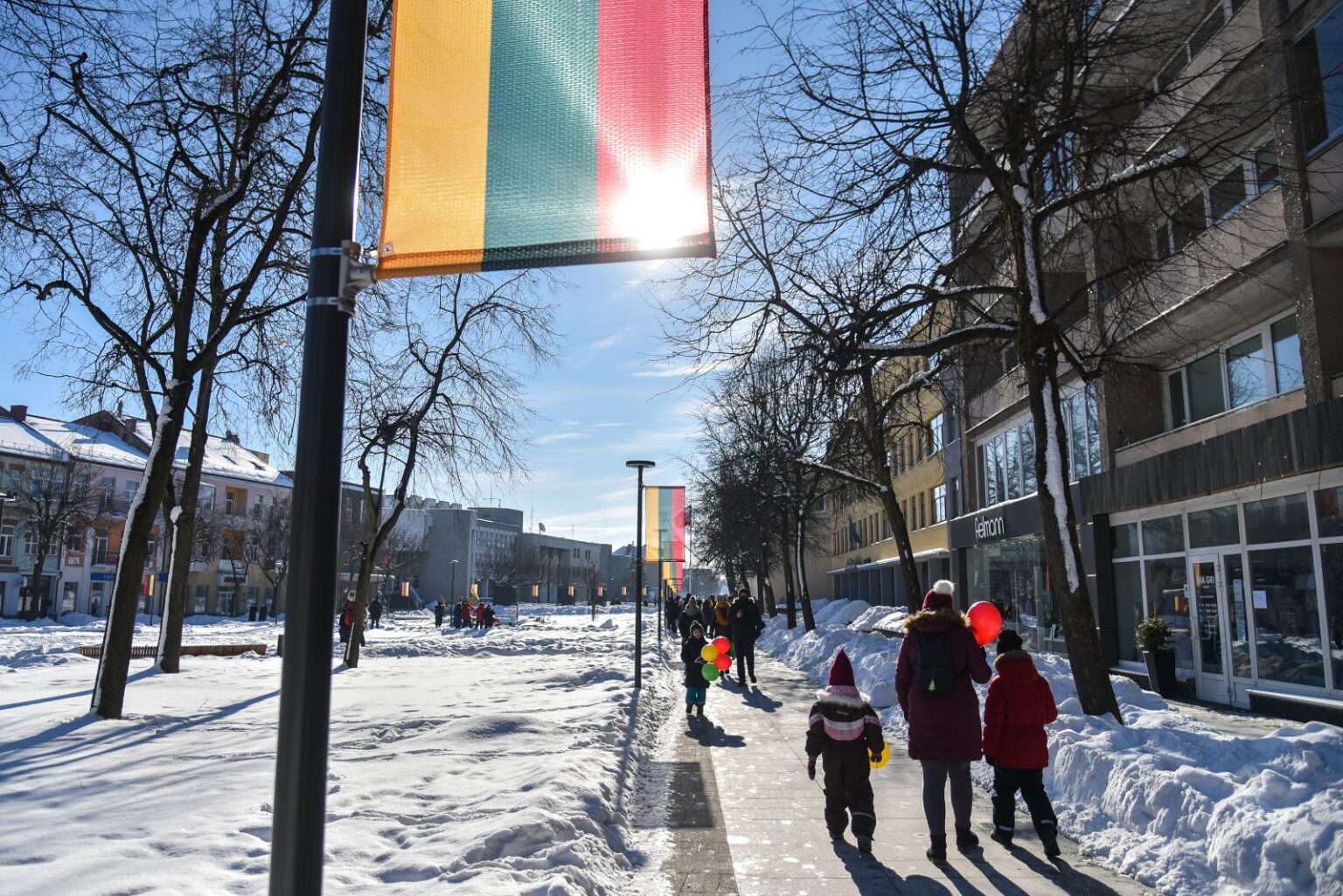 Šiaulių, Panevėžio ir Alytaus merai kritikuoja Vyriausybės sprendimą atidėti sprendimus dėl judėjimo tarp šių miestų ir žiedinių rajonų savivaldybių atlaisvinimo.
