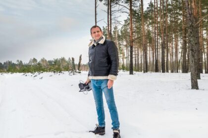Į senas praeities nuotraukas dažnai žvelgiame su dideliu smalsumu. Fotografijos mums suteikia galimybę „pakeliauti laiku“ nepagražintoje realybėje, pažinti skirtingų laikmečių žmones, miestų kaitą ir globalias aplinkybes.