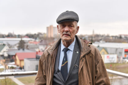 Sakoma, kad žmogus per gyvenimą turi pastatyti namą, pasodinti medį ir užauginti vaiką. Buvęs skraidymo instruktorius, 79-erių Vincas Mikeliūnas, be viso to, dar ir antrą lėktuvą baigia sukonstruoti. Jo dirbtuvėse šiuo metu detalė po detalės atgimsta 1930 m. amerikietiškasis monoplanas „Piper Super cub“.