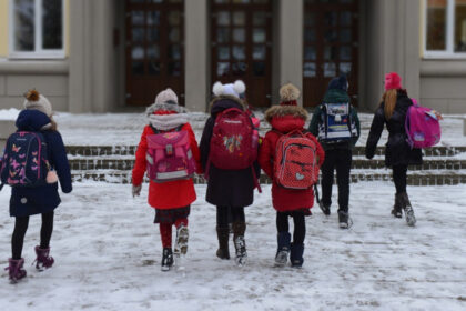 Panevėžio savivaldybei paskelbus apie prasidėjusį centralizuotą priėmimą į miesto gimnazijų pirmąsias klases, vos kelias pirmąsias sekundes sulaukta šimtų prašymų.