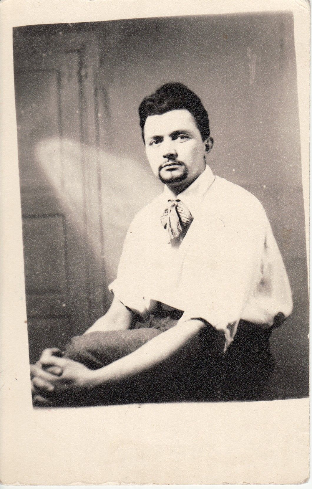 Bernardas Bučas Paryžiuje 1936 m. Panevėžio kraštotyros muziejaus nuotr.