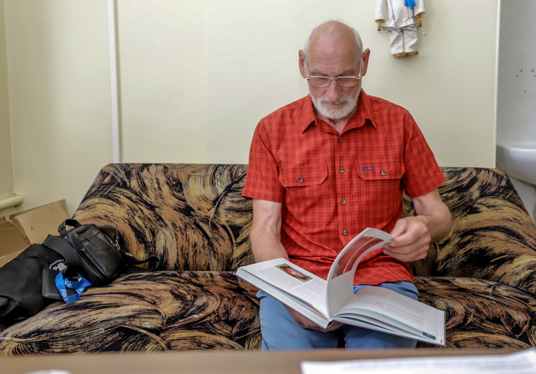 Odontologas burnos chirurgas didžiuojasi toli nuo sovietmečio laikų nužengusia savo profesija, tačiau sako patikėti jo žodžiu: jokios modernios technologijos nebus geriau už nuosavus dantis. I. STULGAITĖS-KRIUKIENĖS nuotr.