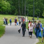 Pirmąjį vasaros šeštadienį panevėžiečiai sutiko švarindami Nevėžio pakrantę. Per visą pasaulį nuvilnijusi iniciatyva „River Cleanup" įtraukė kelias dešimtis neabejingų ekologijai panevėžiečių. Pirštinėmis ir maišais apsiginklavę dalyviai teigė, kad didžiausias malonumas yra pasivaikščioti nuostabia pakrante, o kartu ir prisidėti prie švaresnio miesto