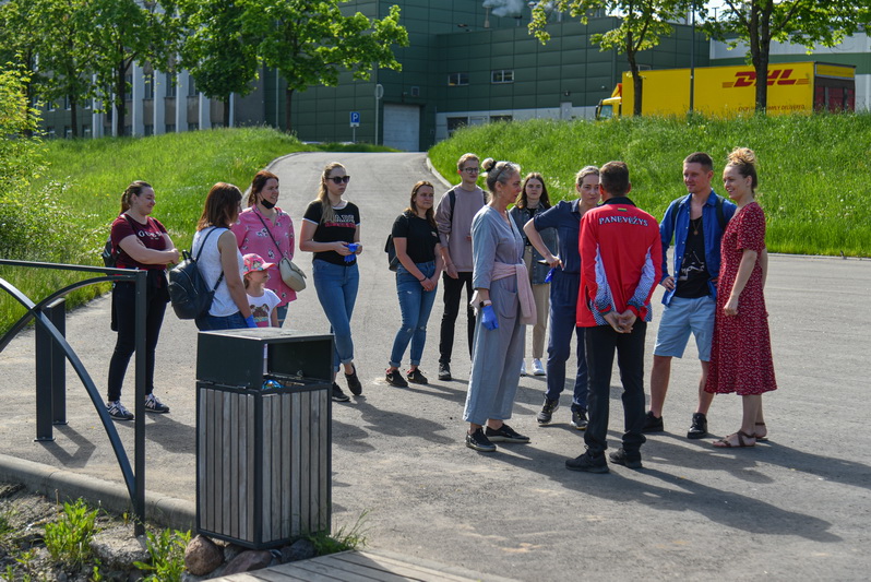 Į Nevėžio pakrantės švarinimo iniciatyvą šįmet įsitraukė per šešios dešimtys panevėžiečių. P. ŽIDONIO nuotr.