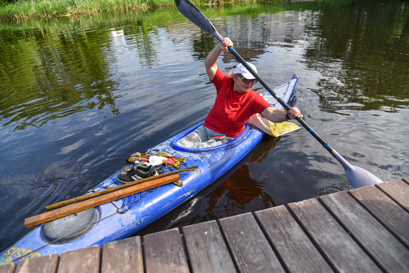 Nevėžio pakrantes valę Panevėžio baidarininkai atkreipė dėmesį, jog pastaraisiais metais upėje stebėtinai daug aptinkama bebrų gaišenų. P. ŽIDONIO nuotr.