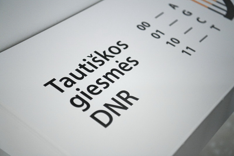 Tyrėjai dar metus rinks žmonių sveikinimus ir linkėjimus valstybei, o 2022 metų liepos 6-ąją – Valstybės dieną, žada visus surinktus žodžius sujungti į dar vieną duomenis saugančią DNR grandinę.