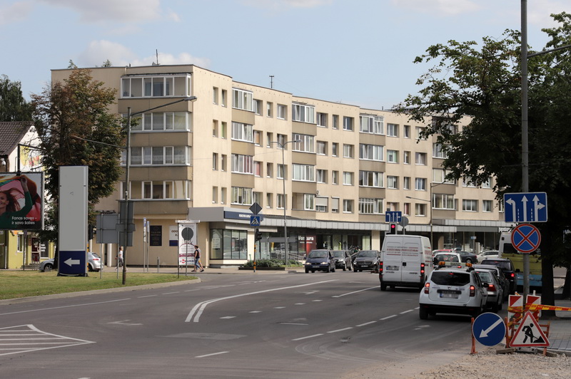 Dabar tinko fasadas nieko nestebina, bet sovietinio deficito laikais vyriausiajam Panevėžio miesto architektui Jonui Nebilevičiui bei jo kolegoms tokia statyba kainavo papeikimus. I. STULGAITĖS-KRIUKIENĖS nuotr.