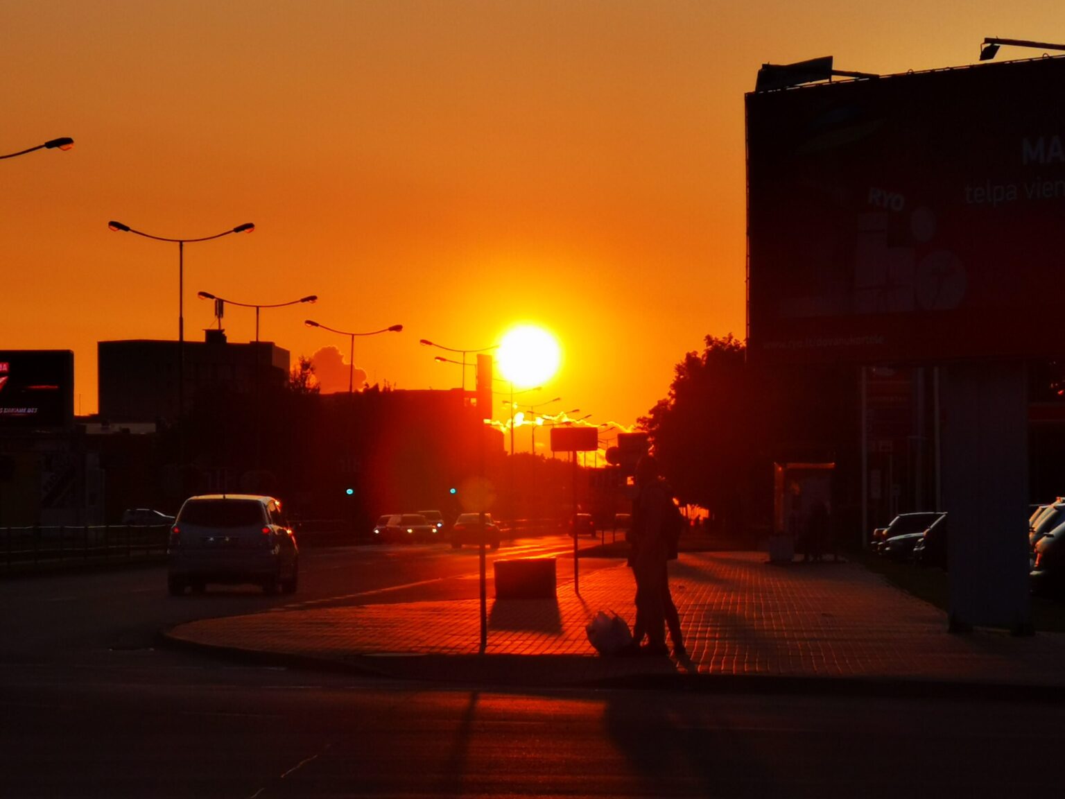 Pasienyje su Baltarusija neteisėtų migrantų krizei gilėjant, Vyriausybė ieško būdų, kaip šia našta su pasienio miestais galėtų pasidalyti ir kitos savivaldybės. Valstybės nekilnojamąjį turtą valdanti įmonė Turto bankas Vidaus reikalų ministerijai pateikė dvi dešimtis įvairių objektų Lietuvoje, tarp jų ir Panevėžio regione, kur galėtų būti apgyvendinti pabėgėliai.